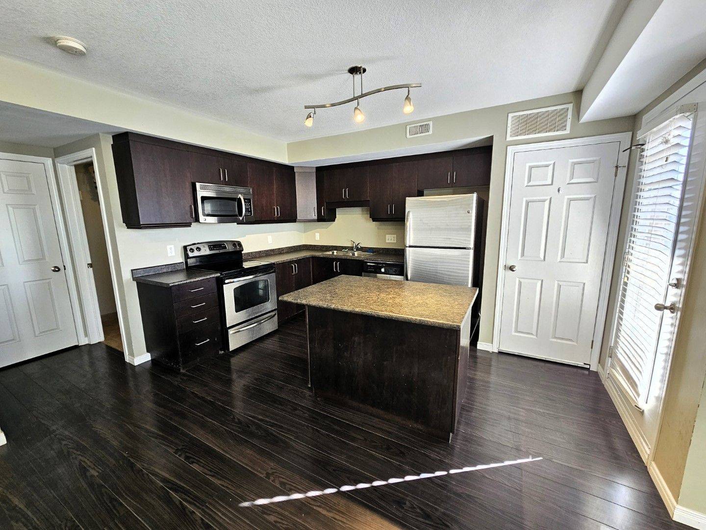 Kitchener, ON N2N 0B7,1460 Highland RD #1F