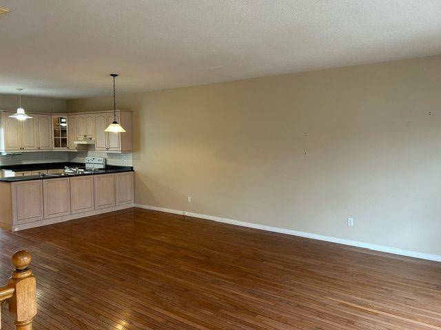 Hamilton, ON L9K 1L7,20 Kitty Murray LN #20