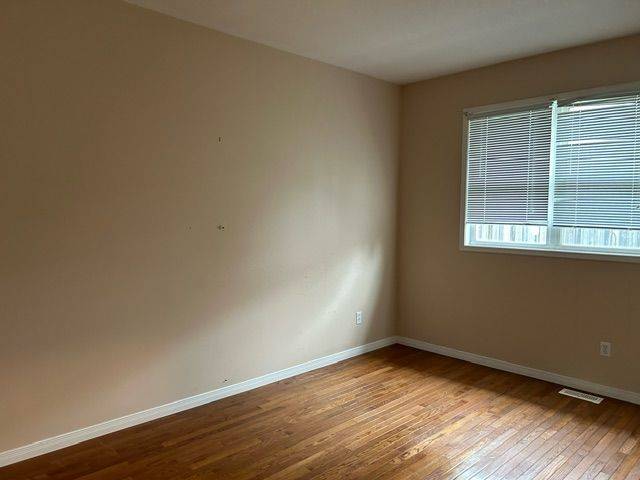 Hamilton, ON L9K 1L7,20 Kitty Murray LN #20