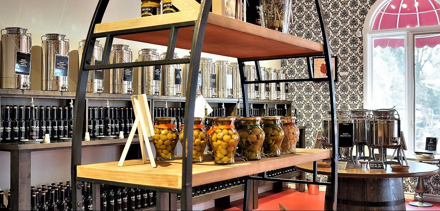 Merrickville-wolford, ON K0G 1N0,118 Wellington ST W