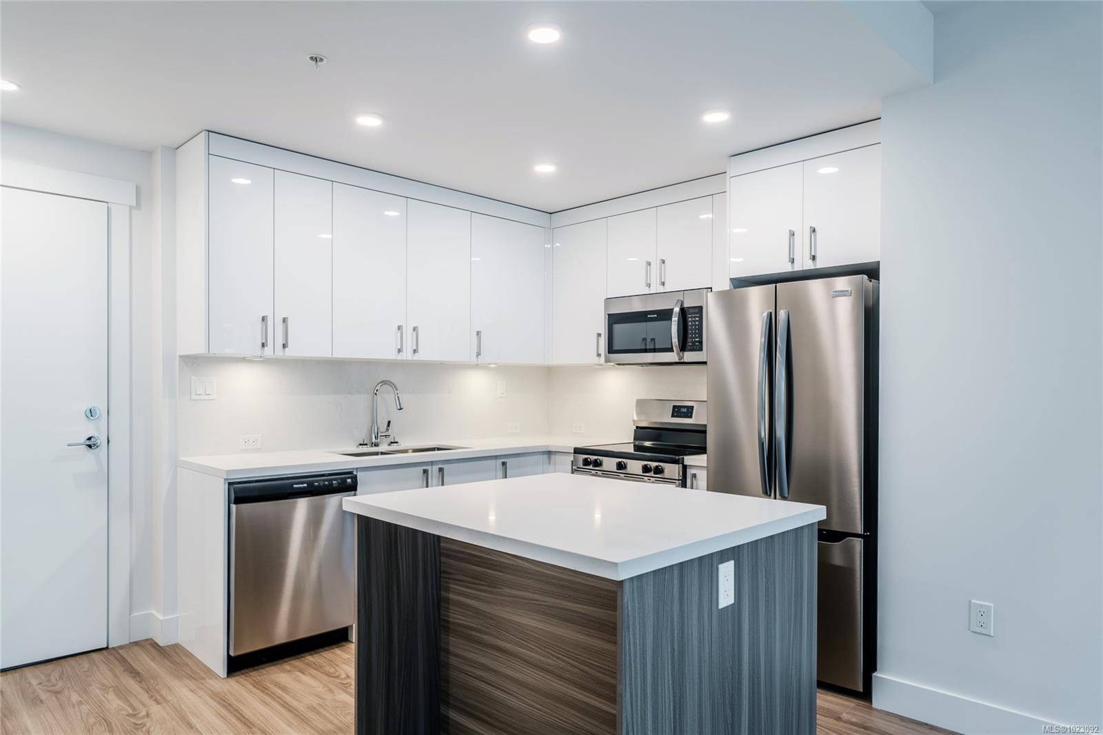 Nanaimo, BC V9V 1W4,6320 Sentinal Dr #407