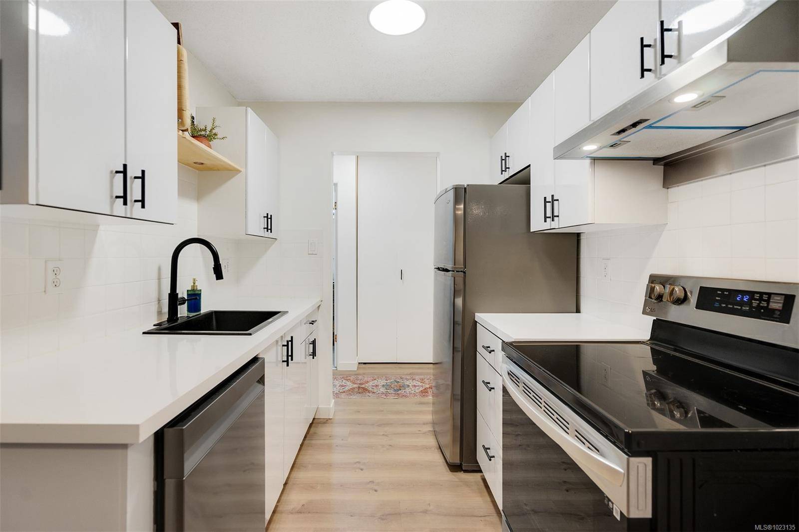 Saanich, BC V8P 4K7,1680 Poplar Ave #209