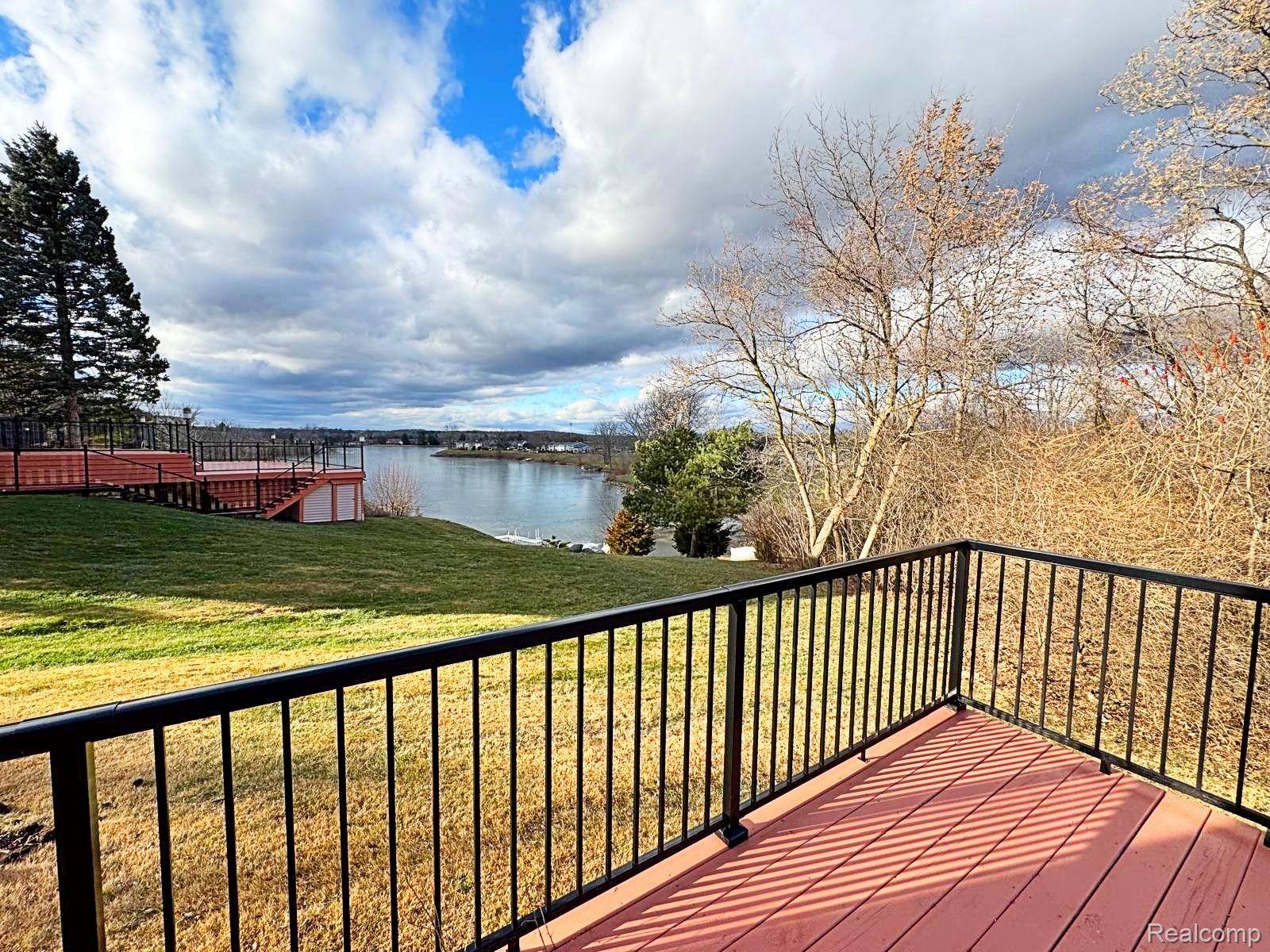 Northville, MI 48167,19479 SCENIC HARBOUR DR