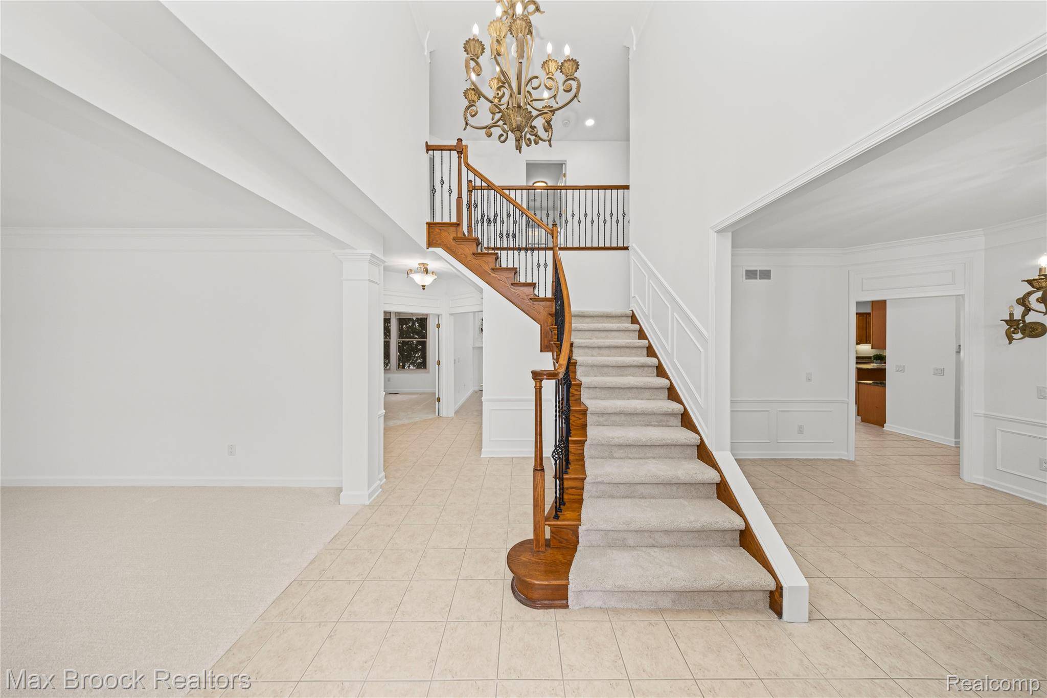 West Bloomfield, MI 48322,6901 Reed CT