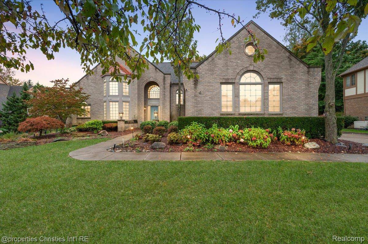 Farmington Hills, MI 48331,37907 Turnberry CT