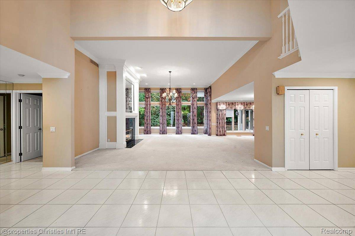 Farmington Hills, MI 48331,37907 Turnberry CT