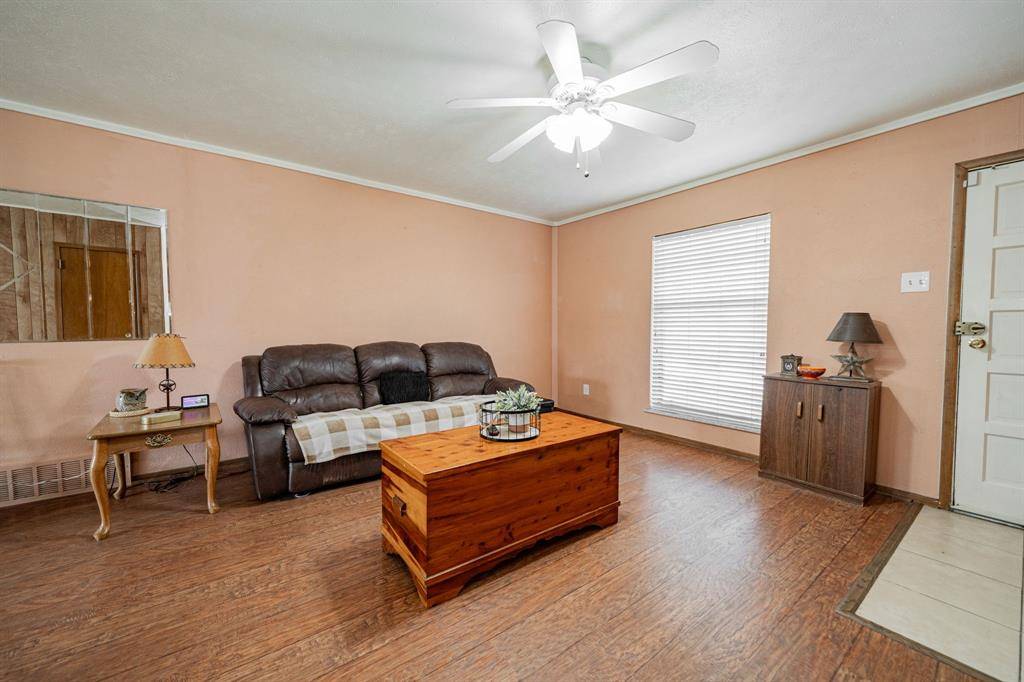 Mesquite, TX 75149,401 Starling Drive