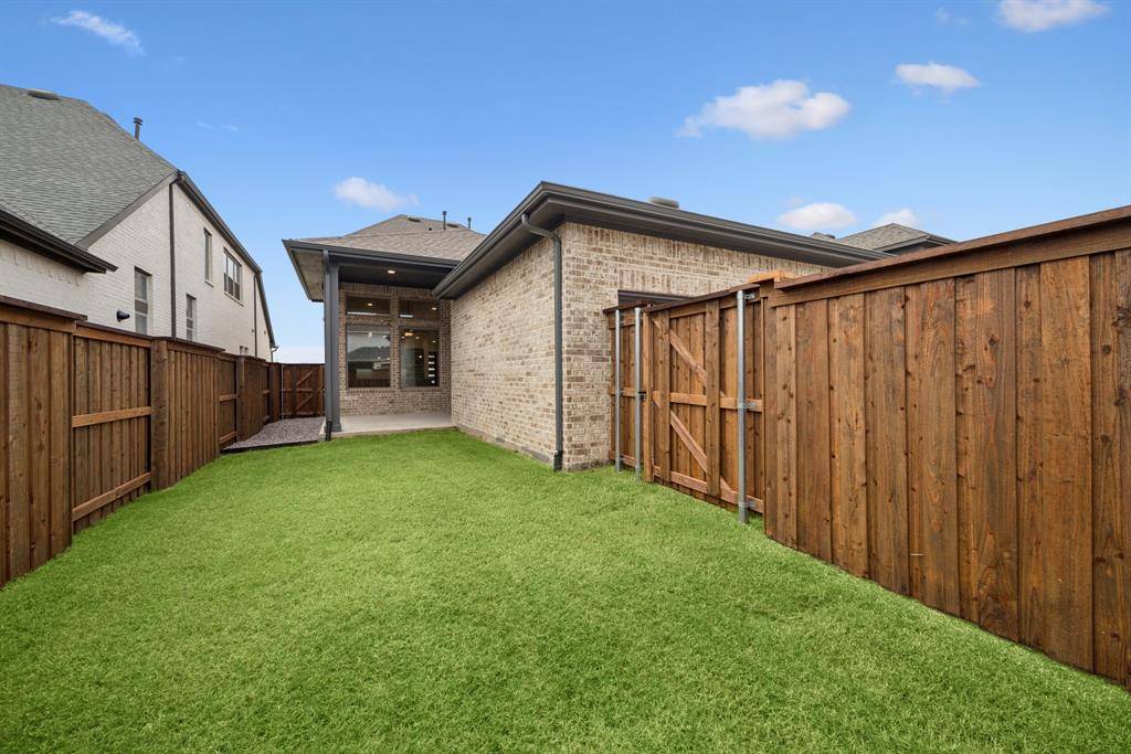 Van Alstyne, TX 75495,2024 Cuellar Way