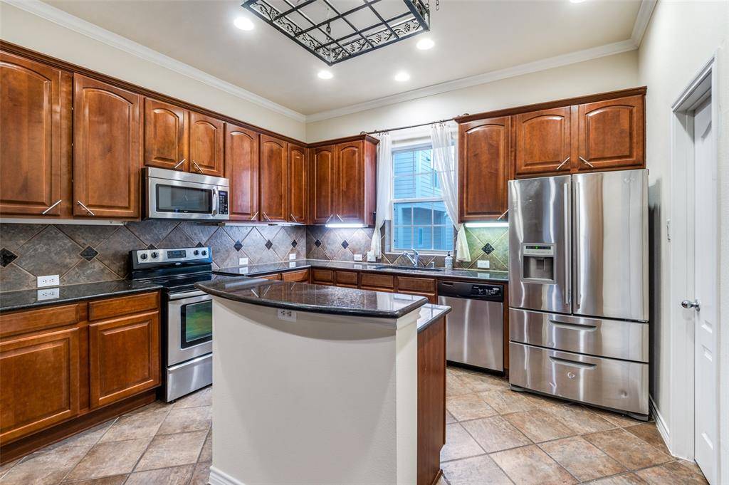 Addison, TX 75001,15738 Quorum Drive #9