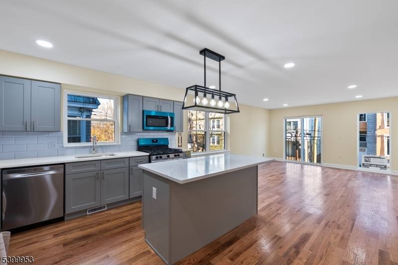 Newark City, NJ 07112,371 Chadwick Ave