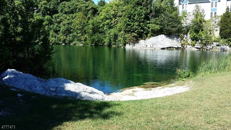 Hamburg Boro, NJ 07419,100 Heritage Ln