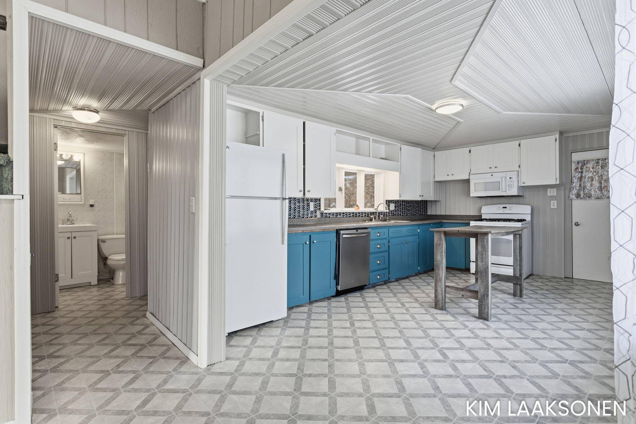 Holland, MI 49423,897 W 32nd ST