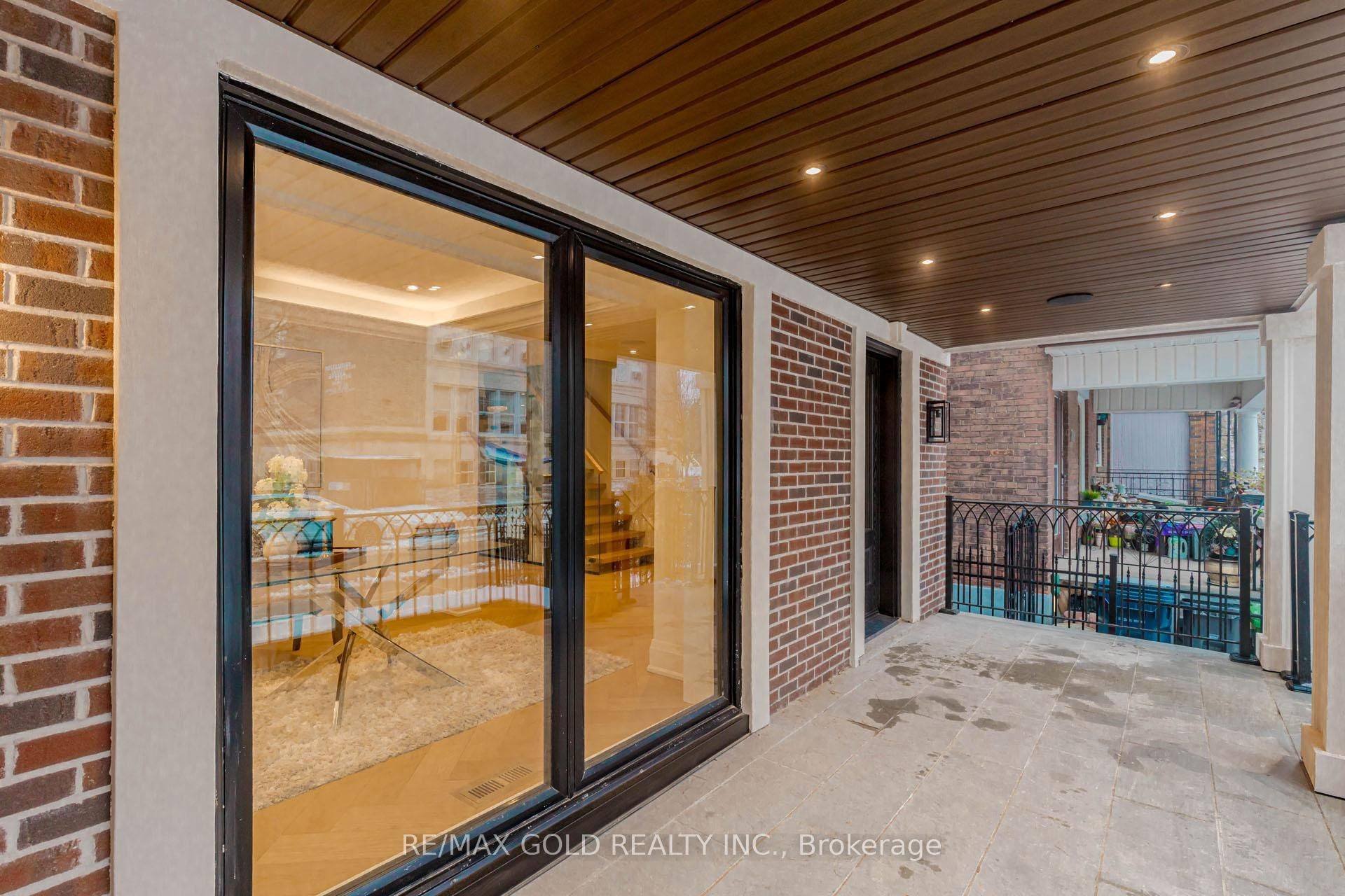 Toronto C02, ON M6G 2V4,786 Euclid AVE