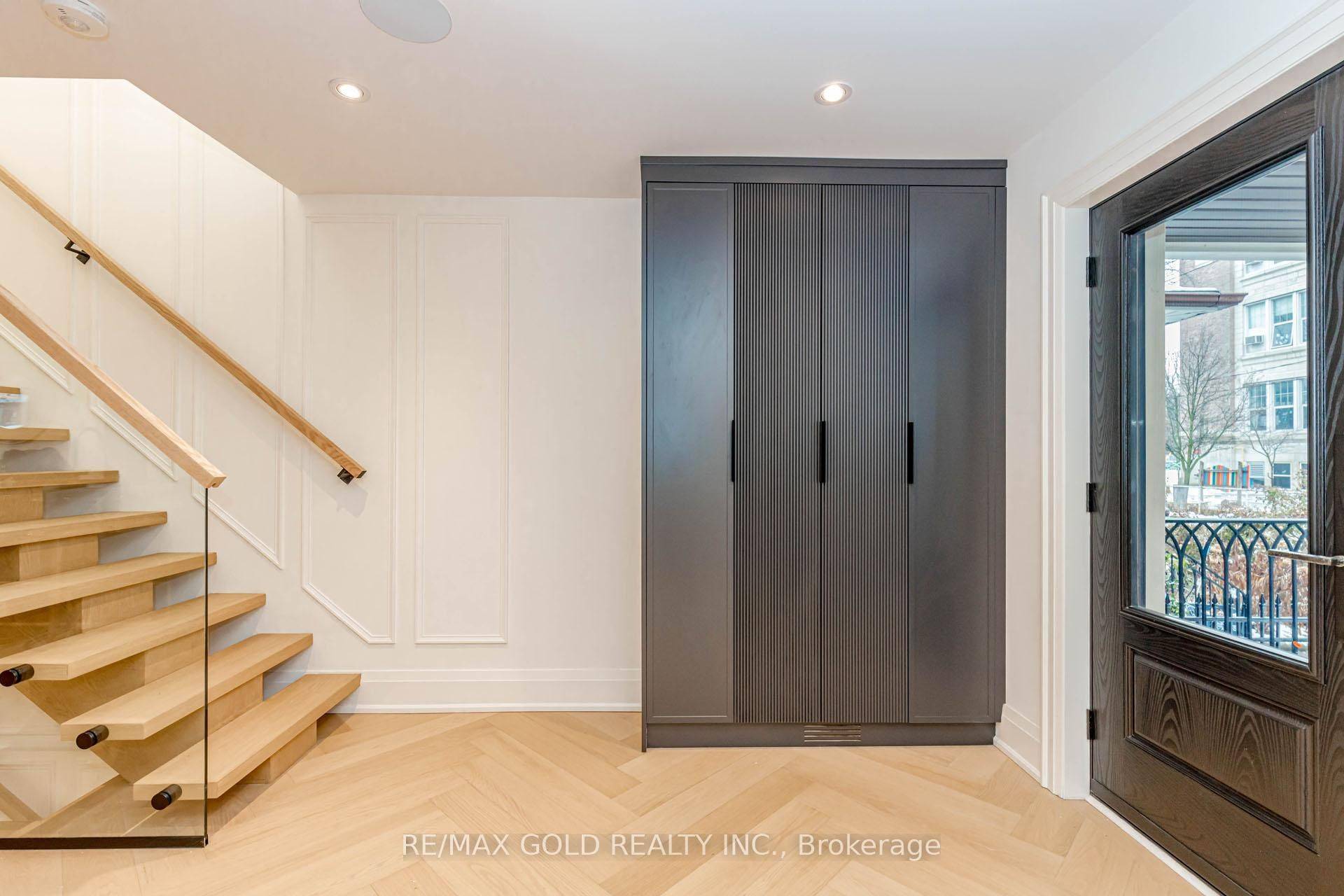 Toronto C02, ON M6G 2V4,786 Euclid AVE