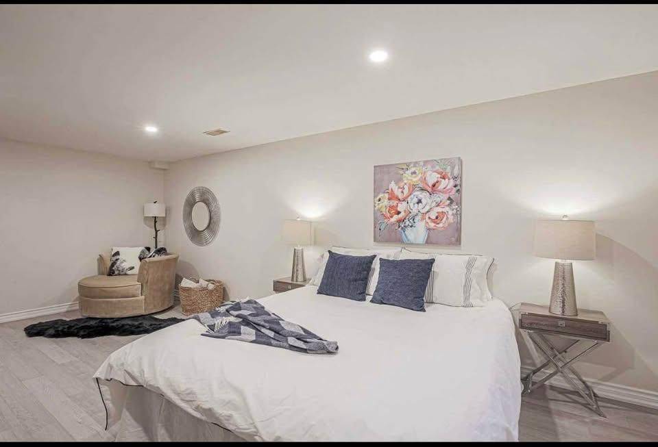 Toronto E09, ON M1H 2J9,130 Amberjack BLVD