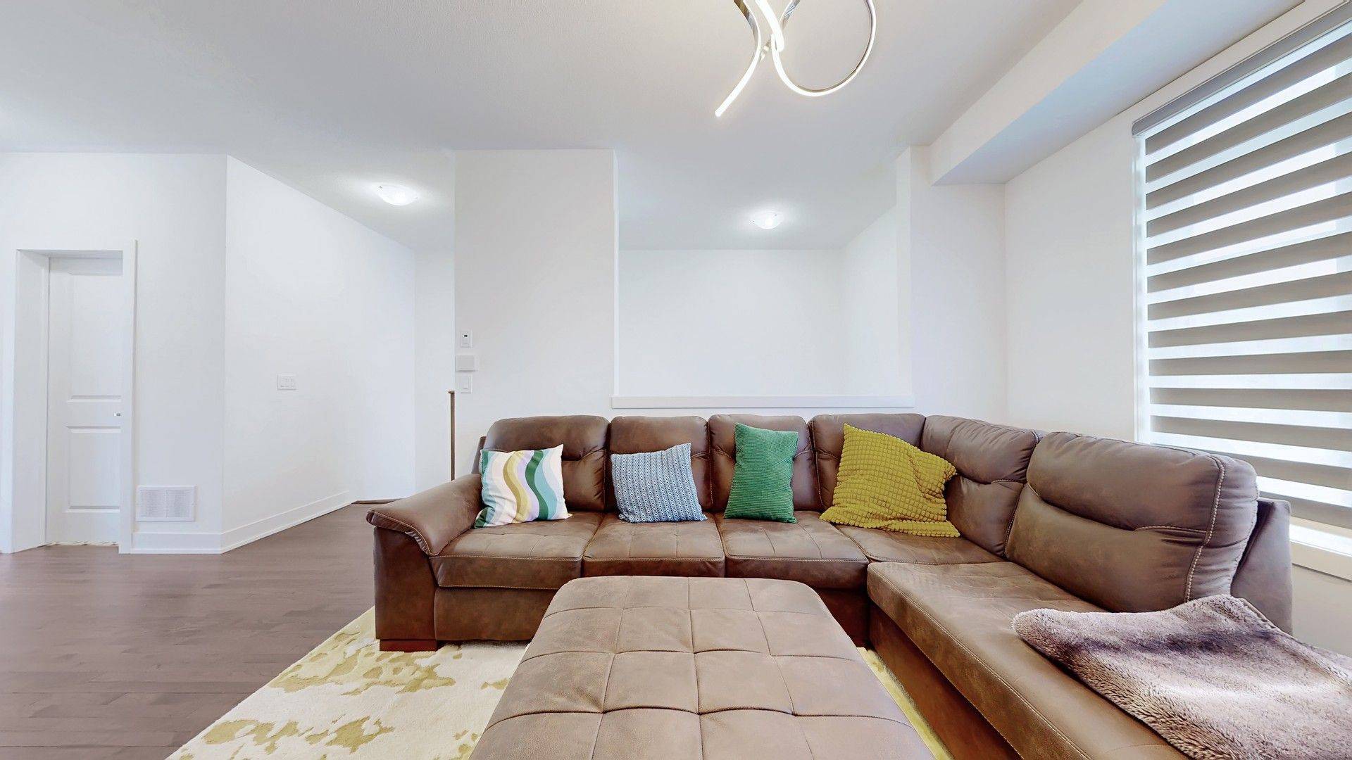 Whitby, ON L1P 0L7,7 Elkington CRES