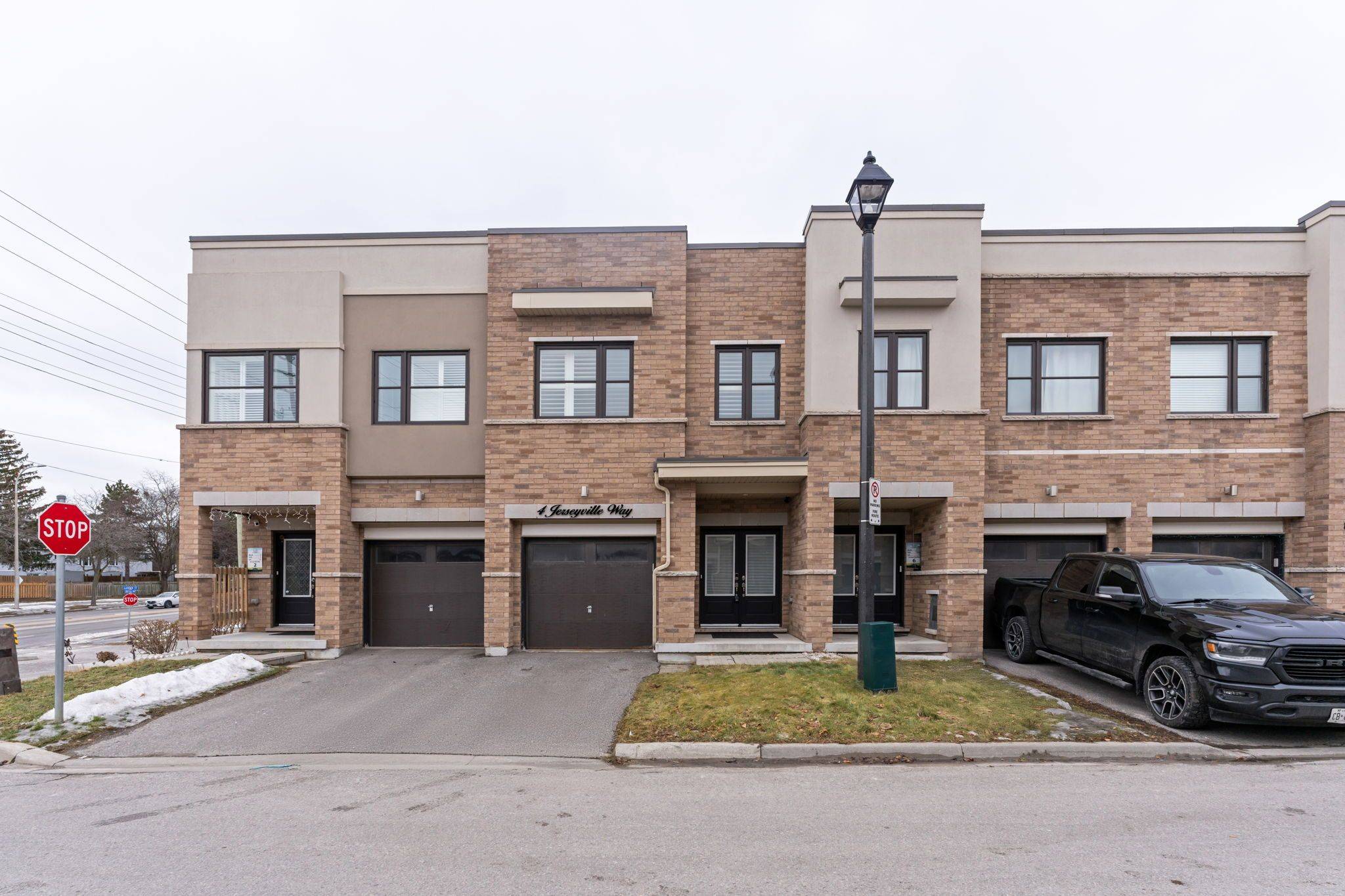 Whitby, ON L1N 0L7,4 Jerseyville WAY