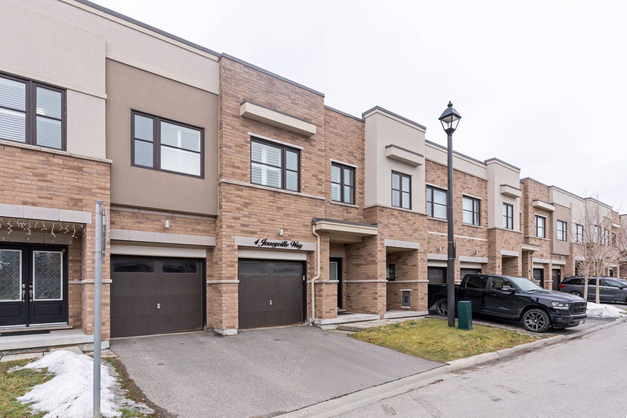 Whitby, ON L1N 0L7,4 Jerseyville WAY