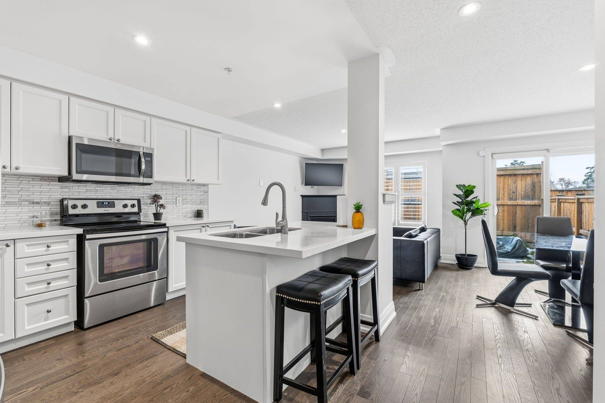 Whitby, ON L1N 0L7,4 Jerseyville WAY