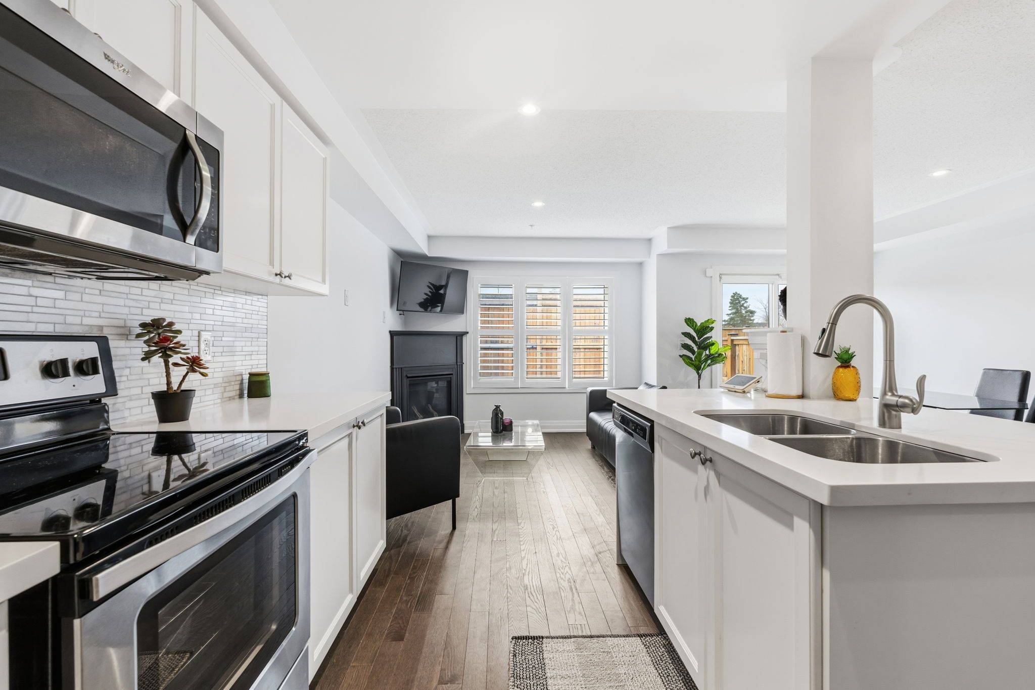 Whitby, ON L1N 0L7,4 Jerseyville WAY