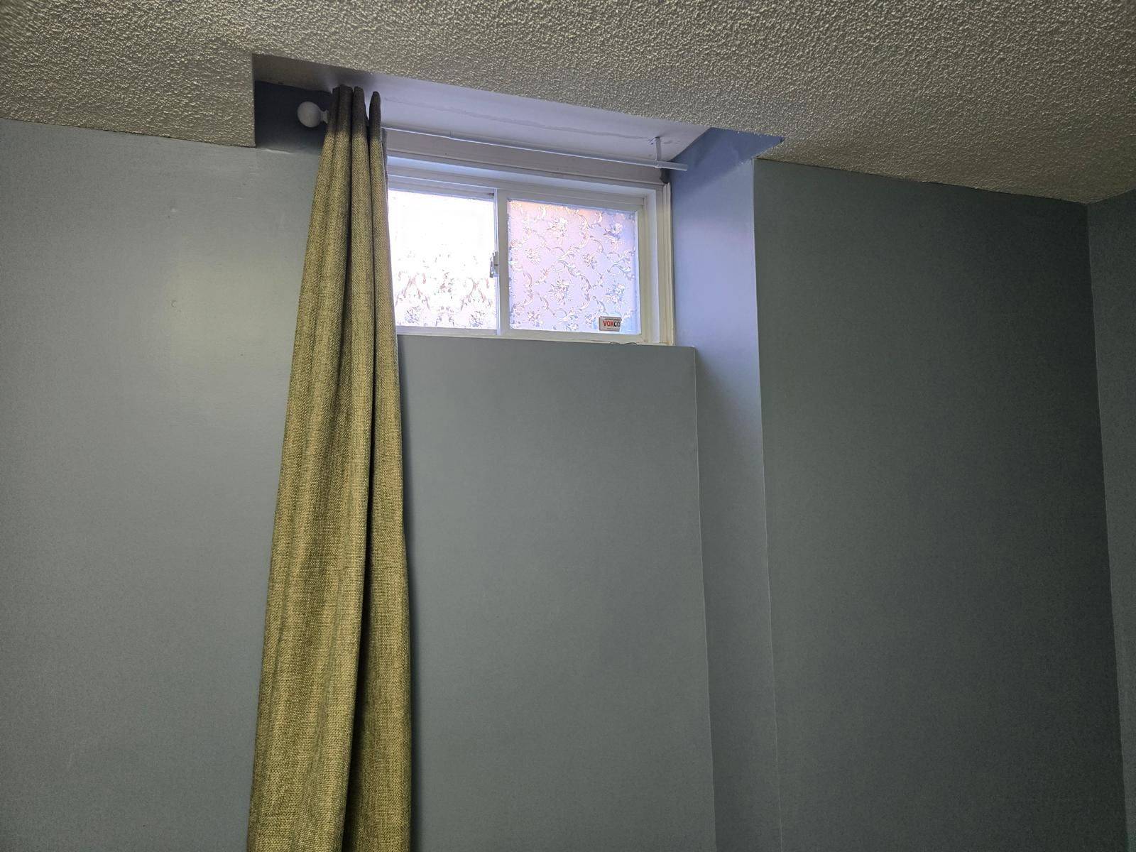 Whitby, ON L1R 3G8,9 Vanier ST #BSMT