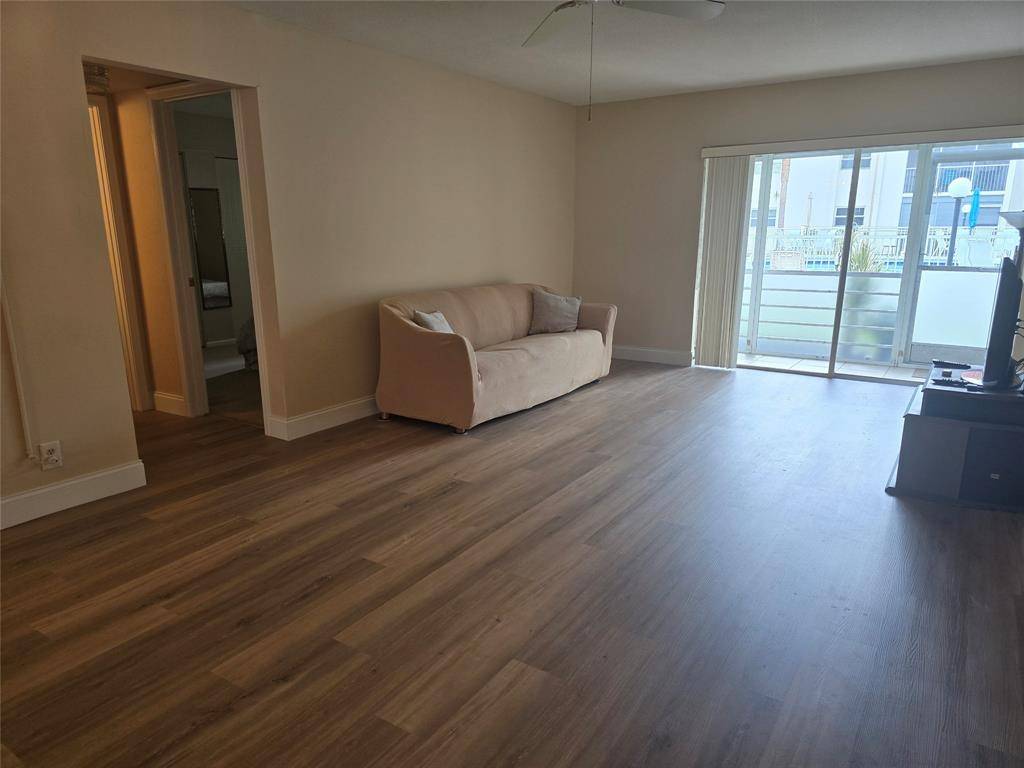 Deerfield Beach, FL 33441,1428 SE 4th Ave #107