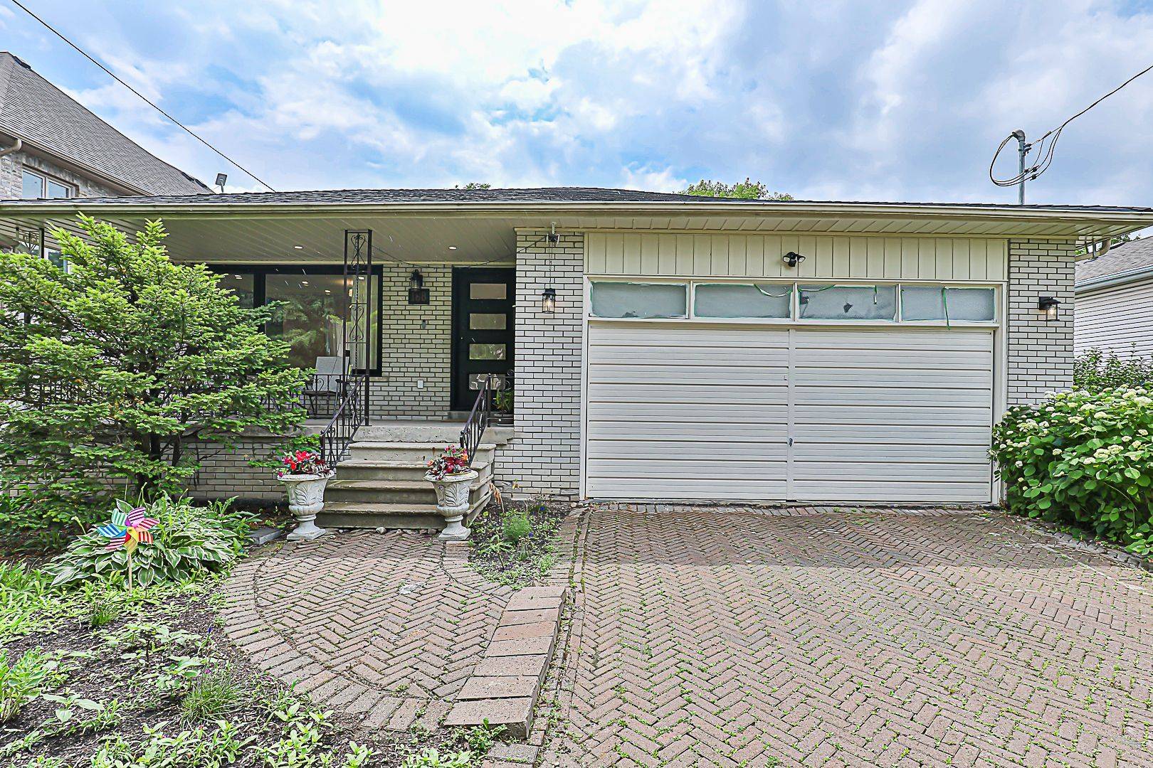 Richmond Hill, ON L4C 1Y4,168 Ruggles AVE