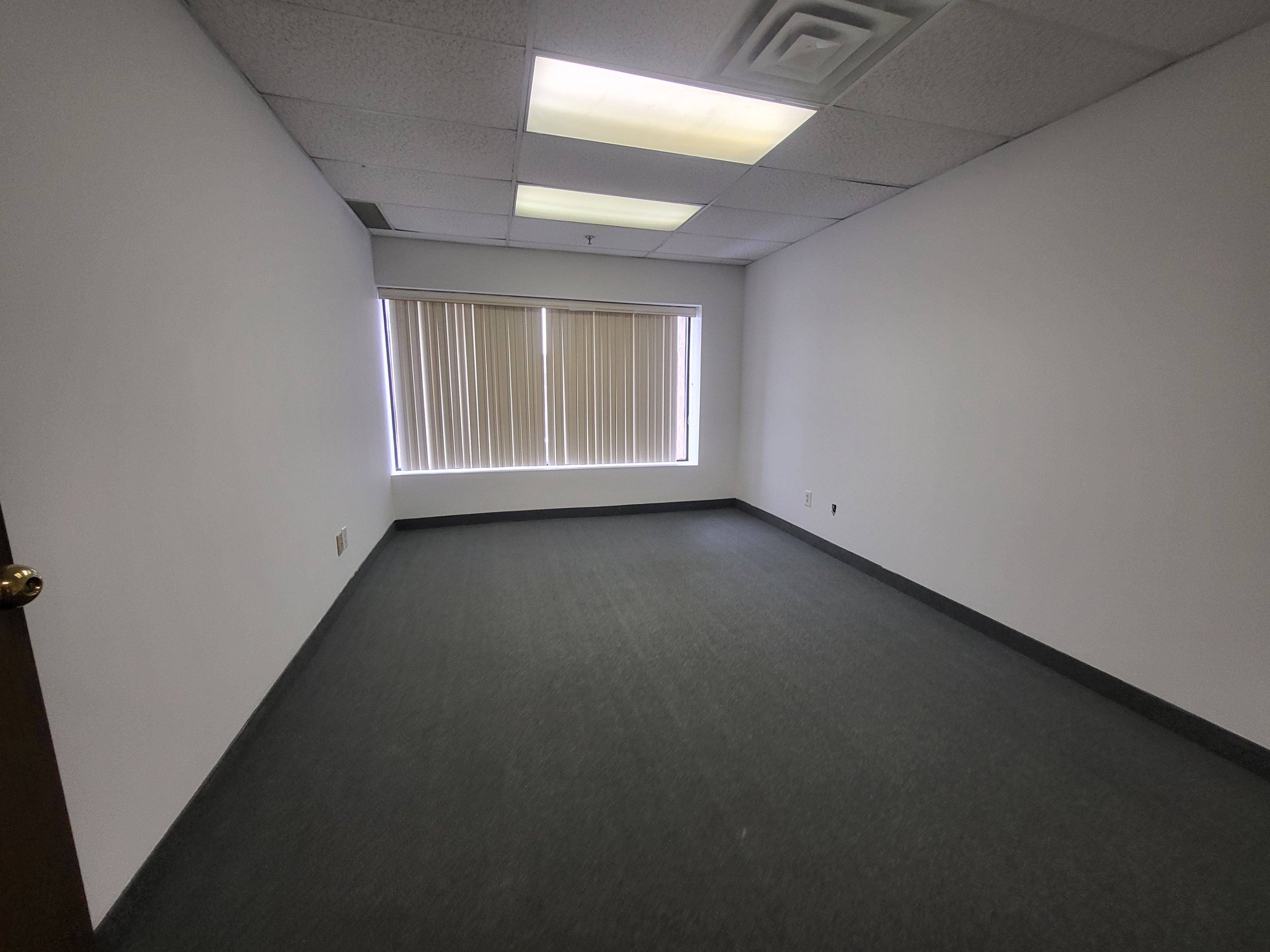 Vaughan, ON L4K 4L9,110 Cidermill AVE #A