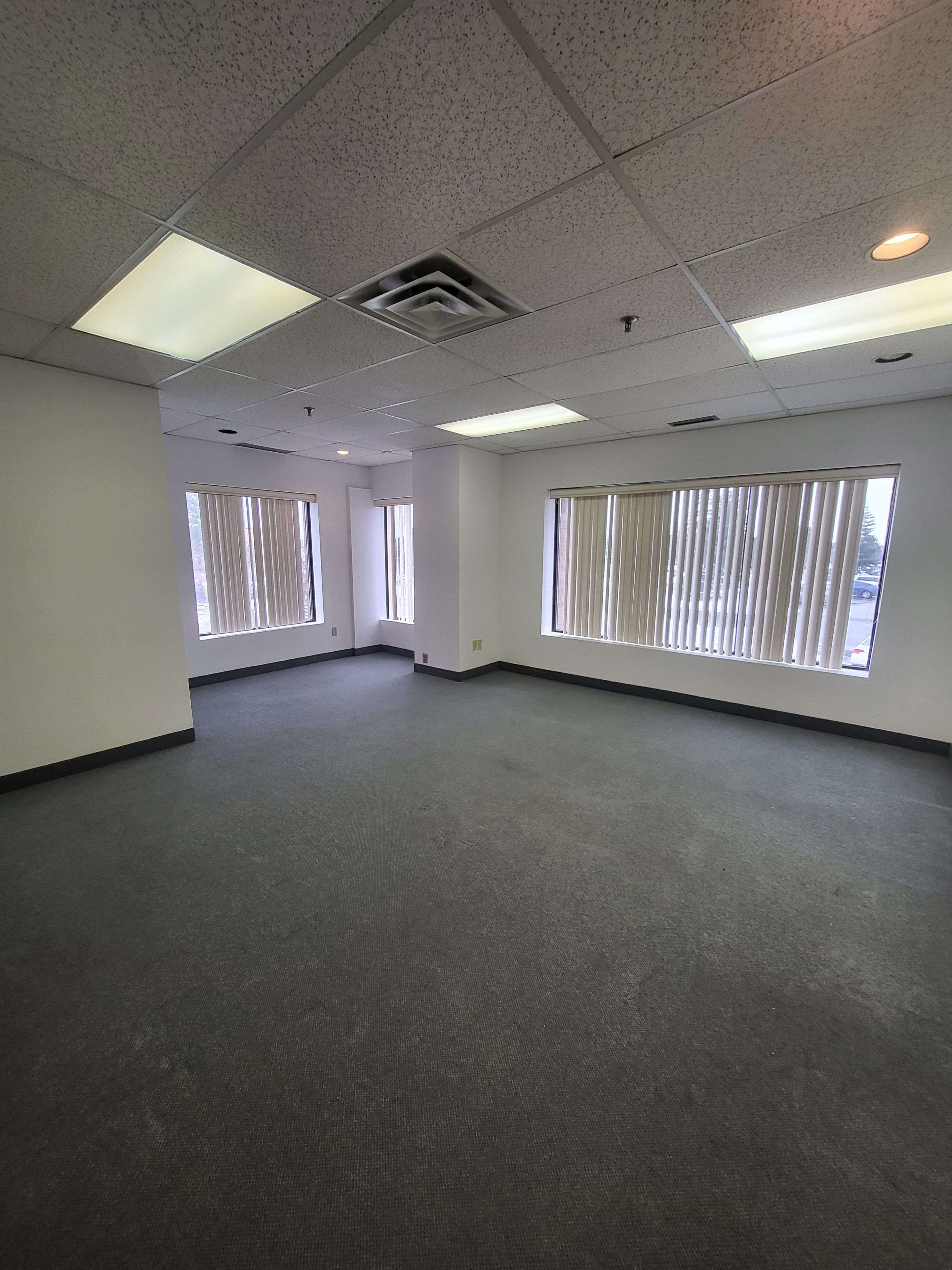 Vaughan, ON L4K 4L9,110 Cidermill AVE #A