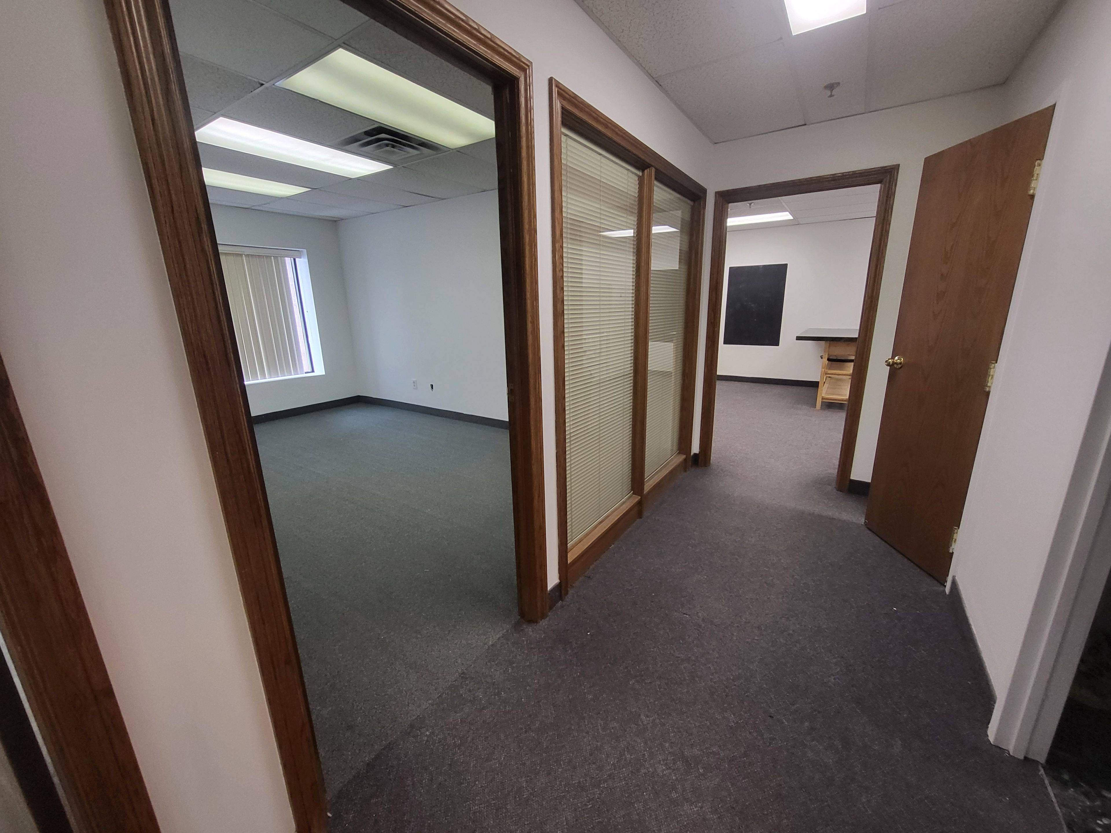 Vaughan, ON L4K 4L9,110 Cidermill AVE #A