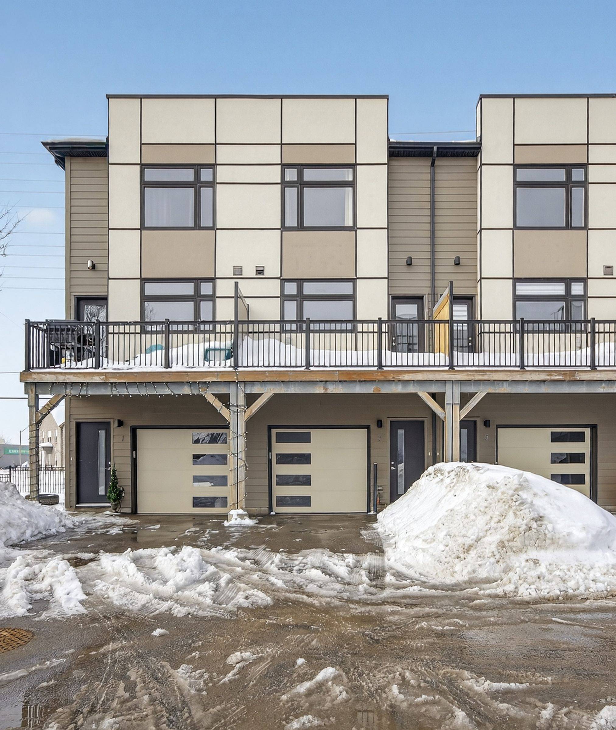 Barrie, ON L4N 9E5,540 Essa RD #2