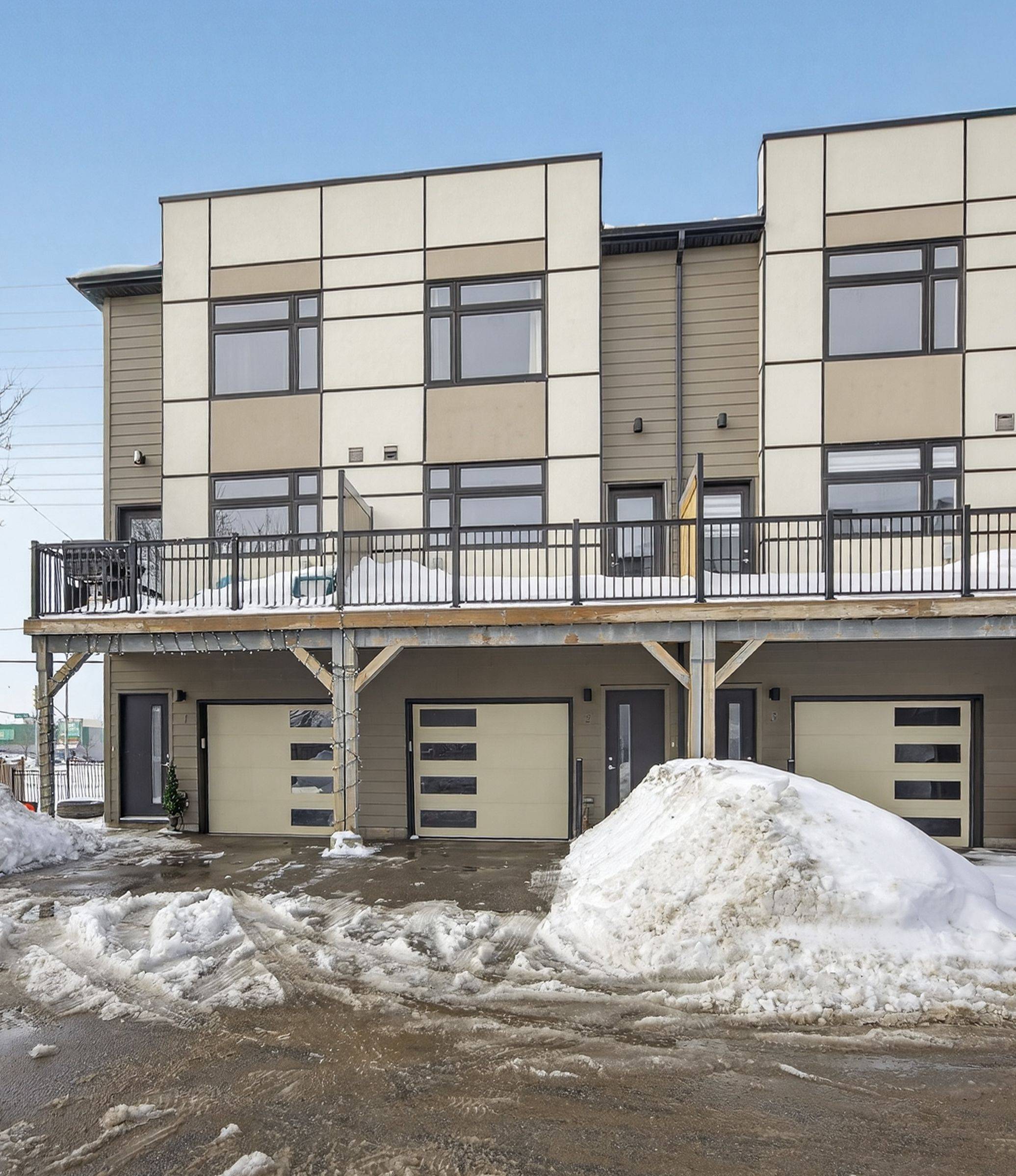 Barrie, ON L4N 9E5,540 Essa RD #2