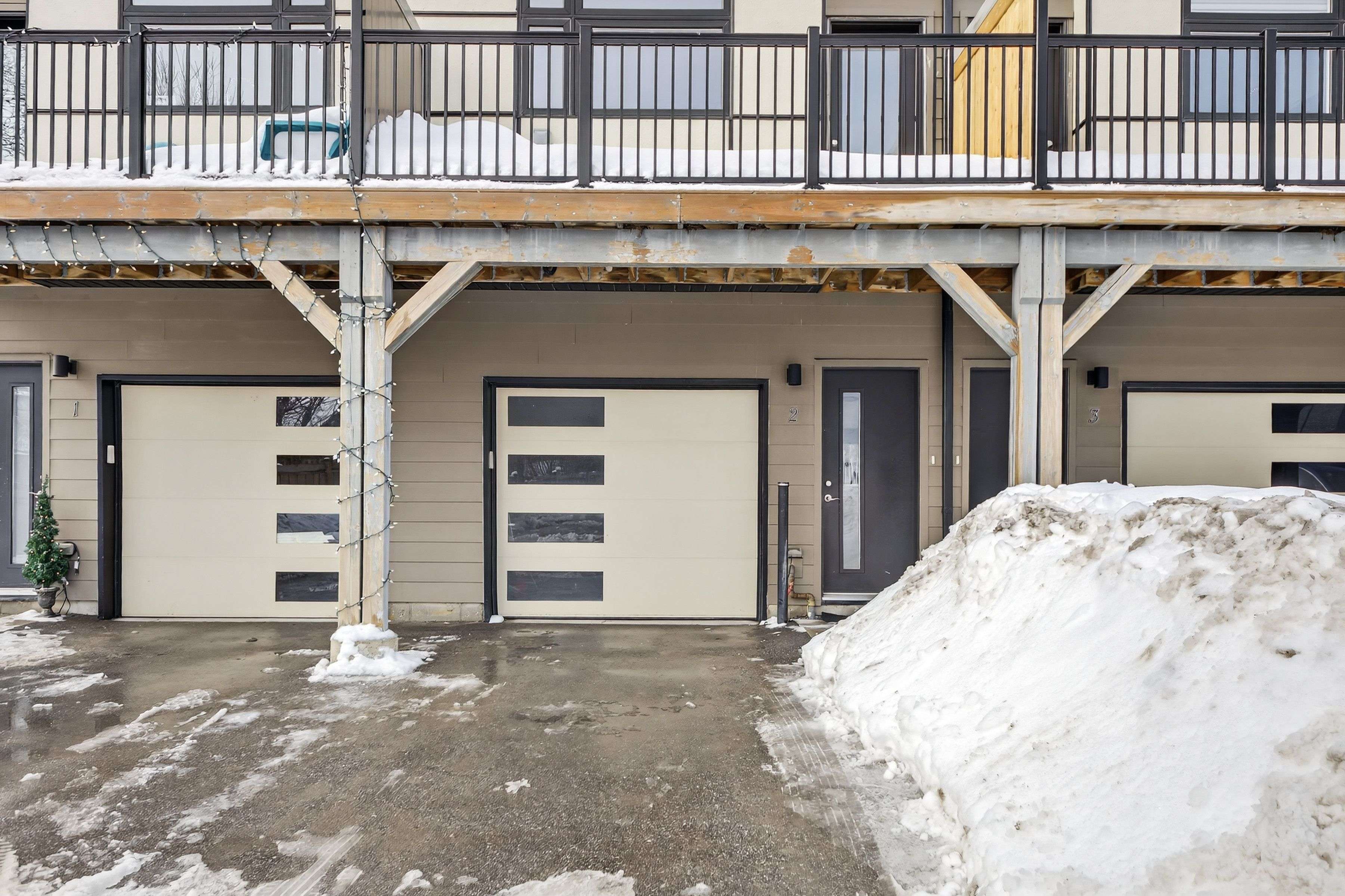 Barrie, ON L4N 9E5,540 Essa RD #2