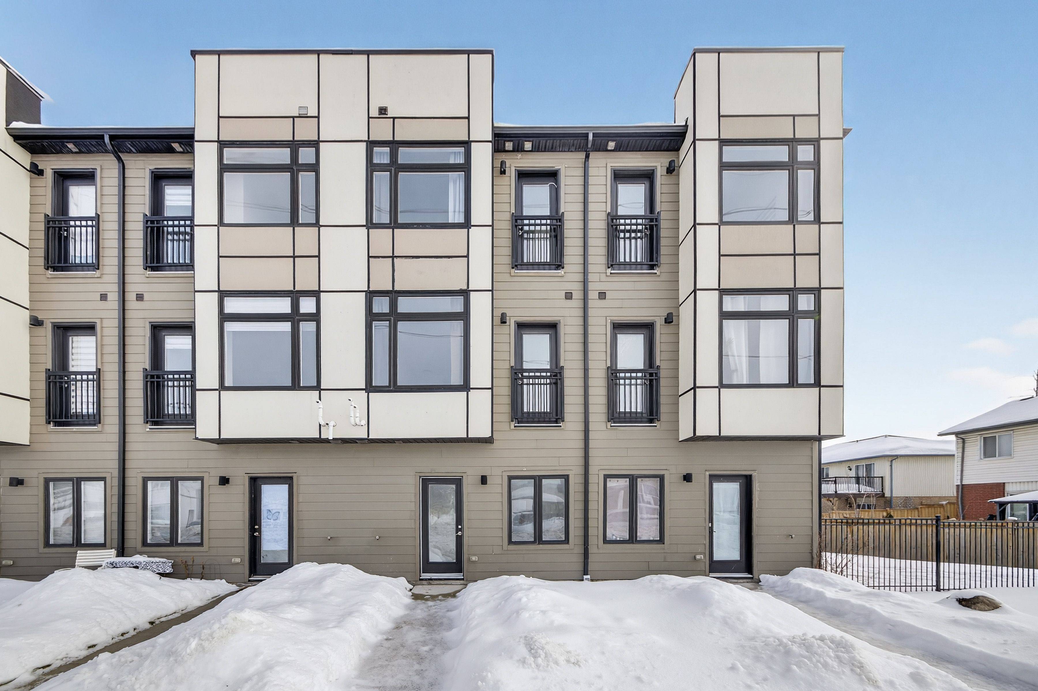 Barrie, ON L4N 9E5,540 Essa RD #2