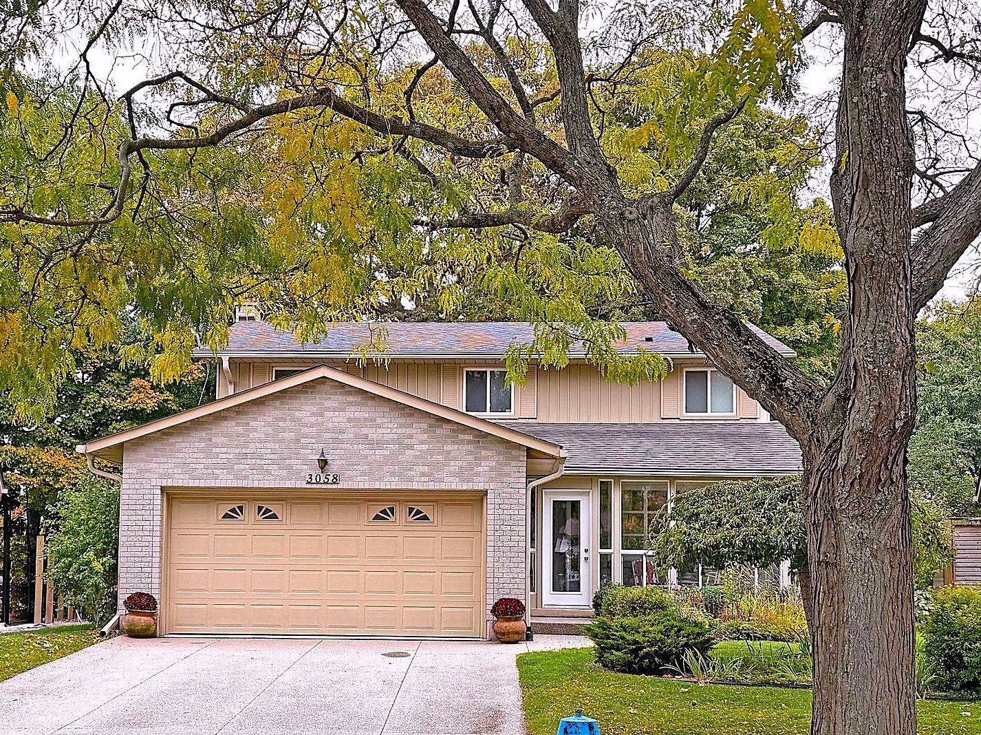 Oakville, ON L6L 5M7,3058 Viewmount RD