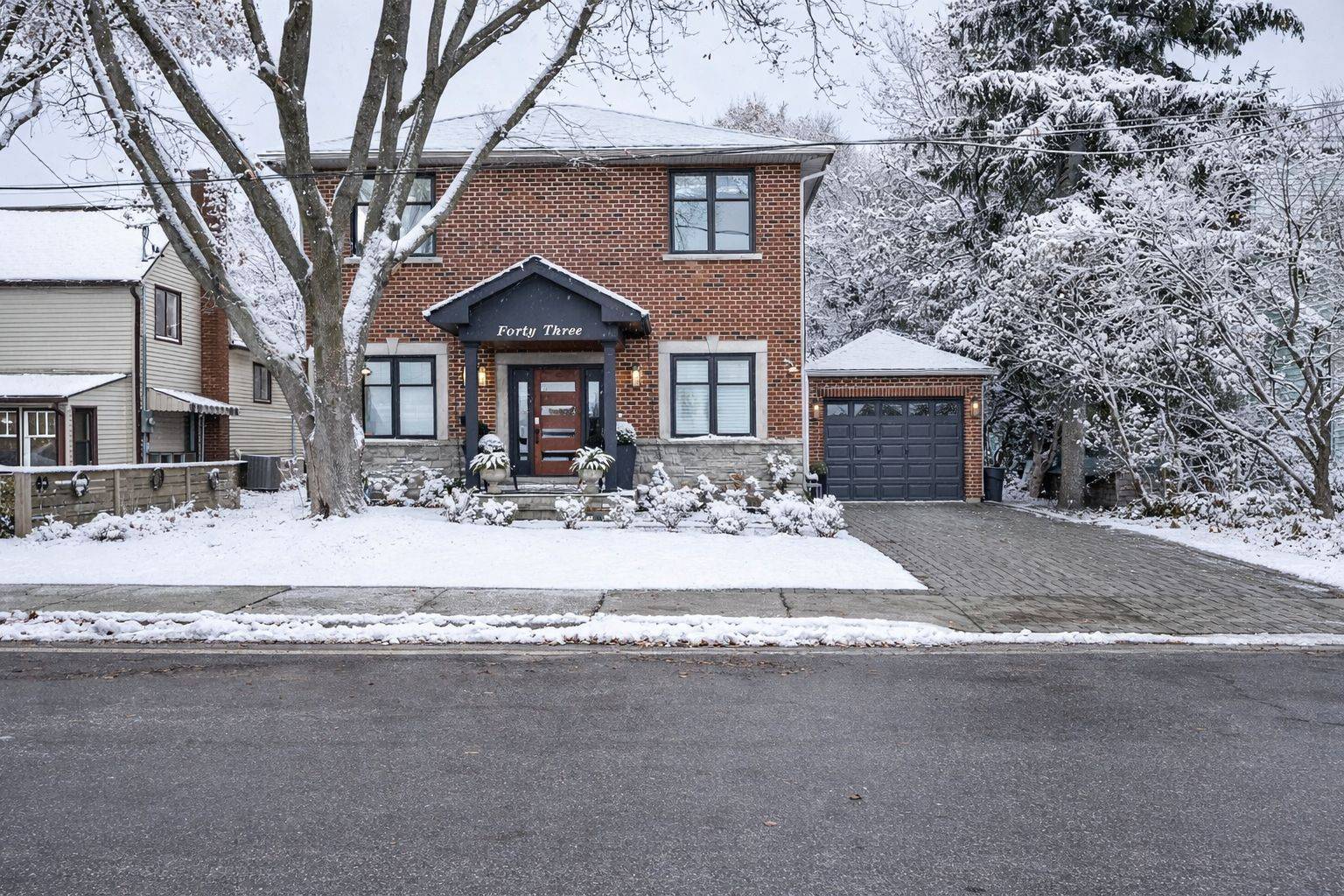 Mississauga, ON L5H 2H3,43 Mississauga RD S