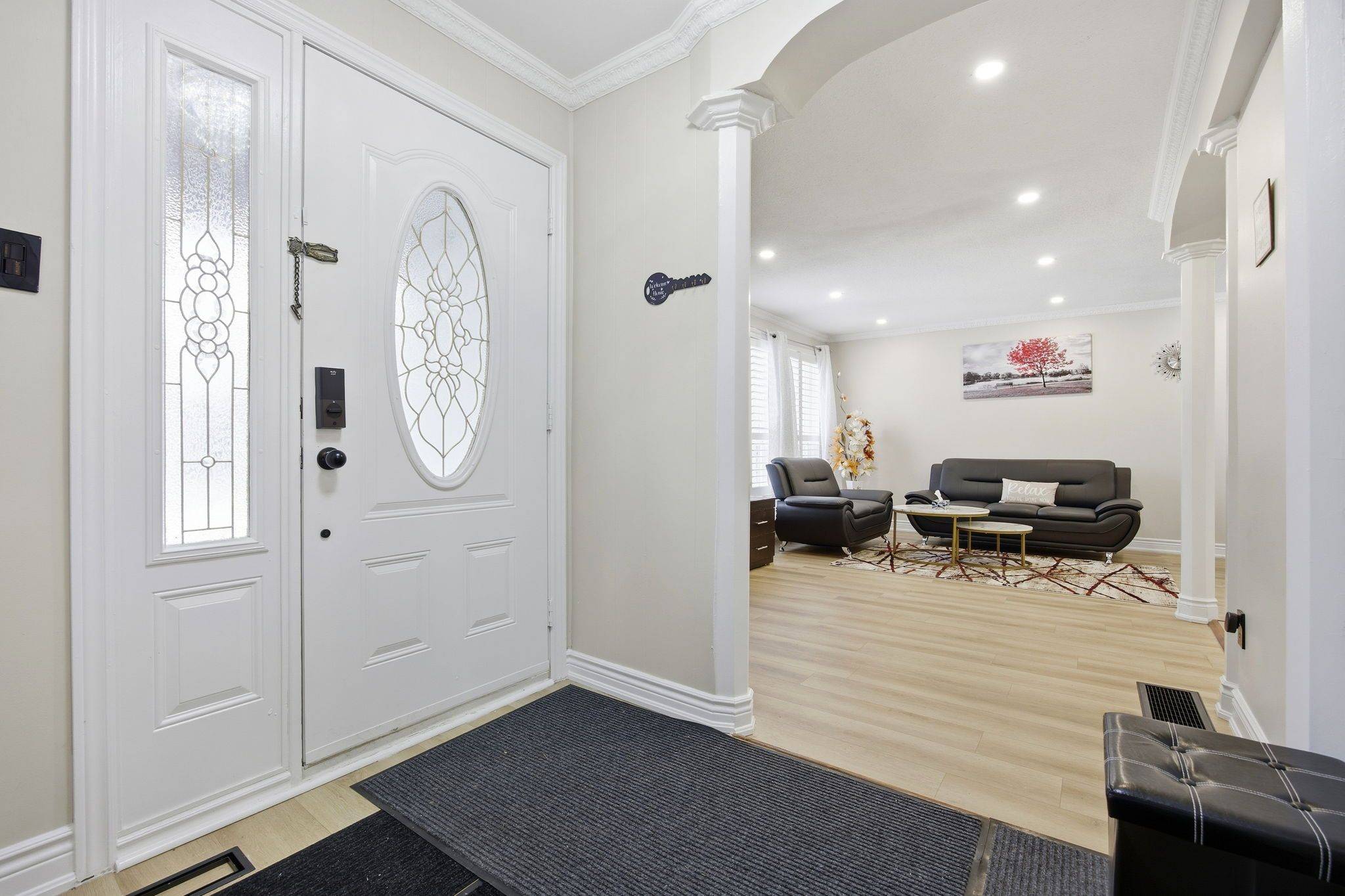 Toronto W10, ON M9V 1Y2,17 Avening DR