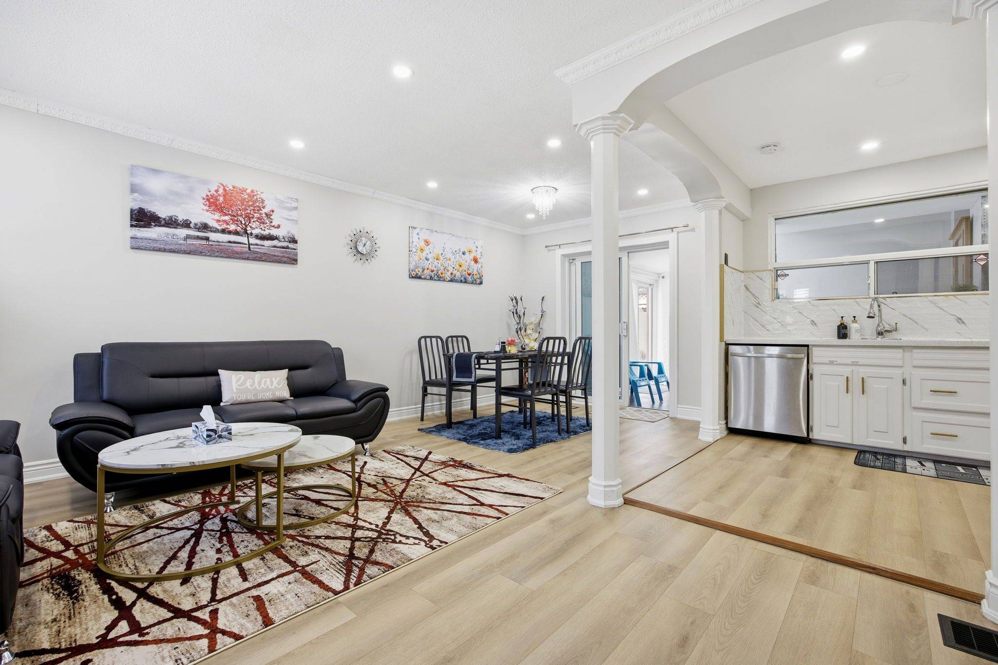 Toronto W10, ON M9V 1Y2,17 Avening DR