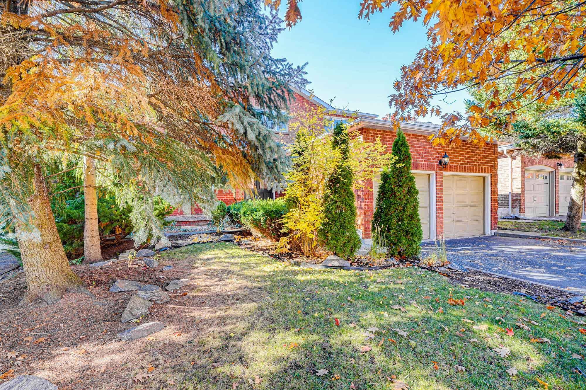 Oakville, ON L6H 5B3,2070 Castlefield CRES