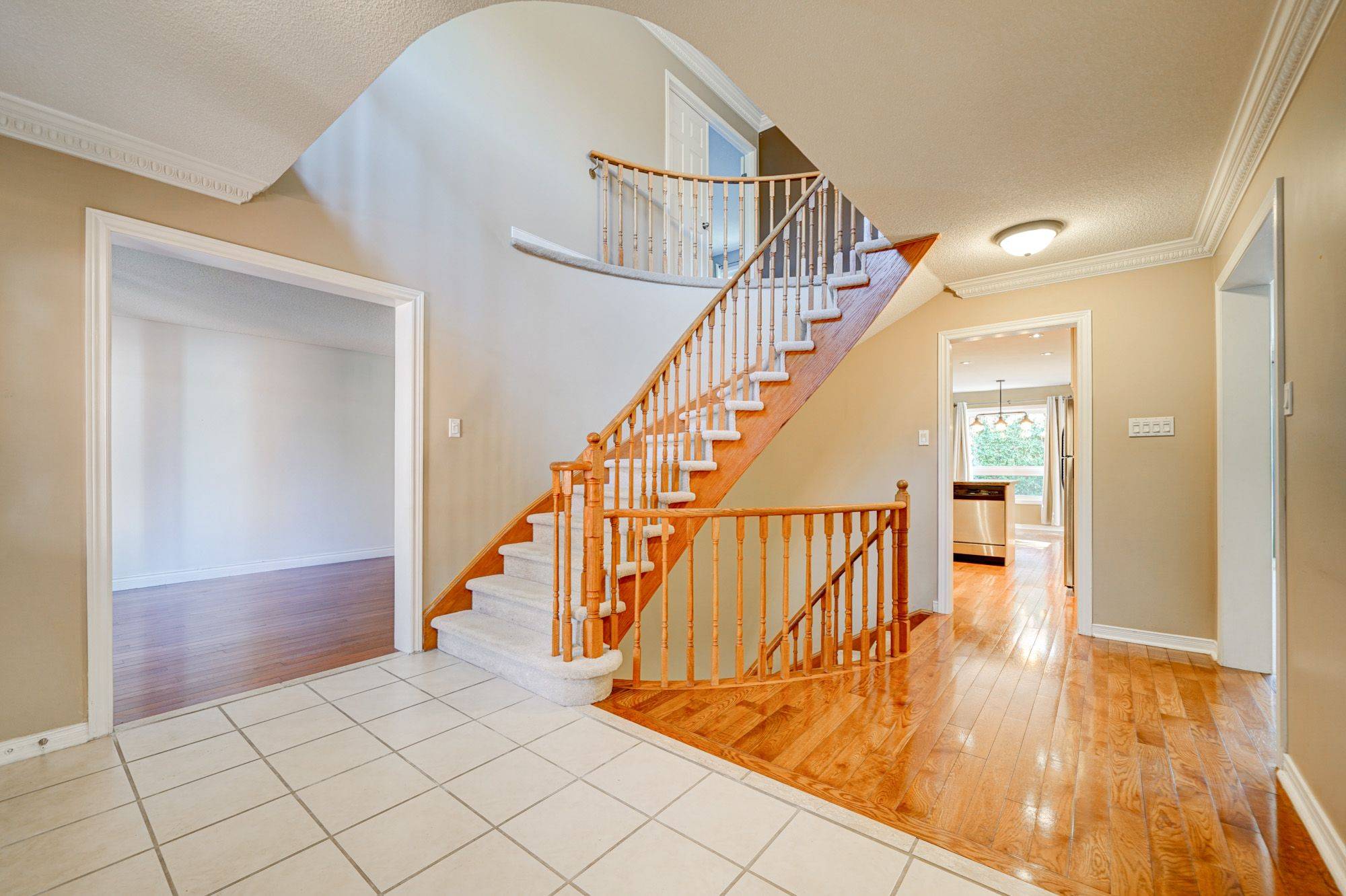 Oakville, ON L6H 5B3,2070 Castlefield CRES