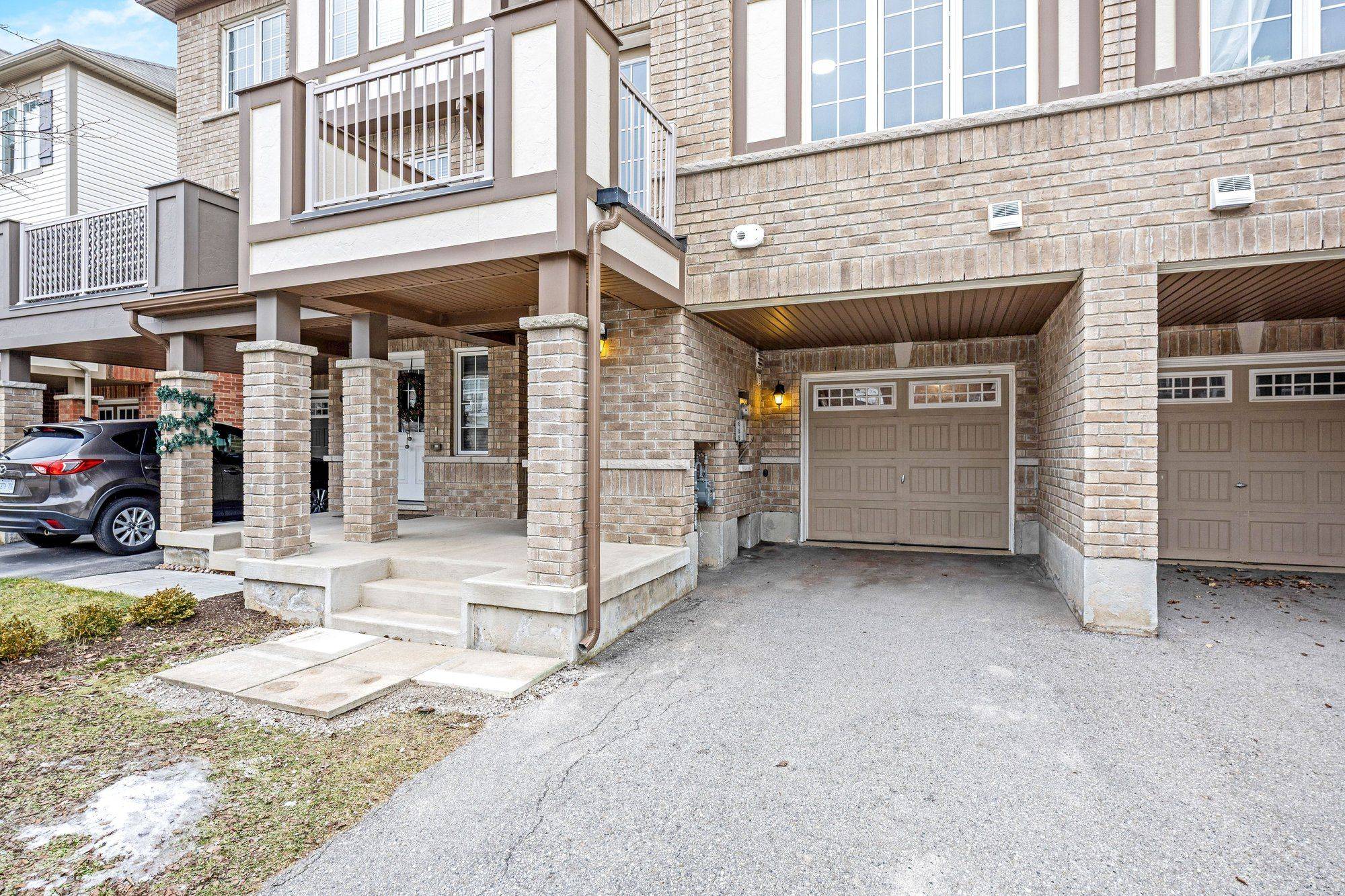 Milton, ON L9E 1G2,121 Frost CT