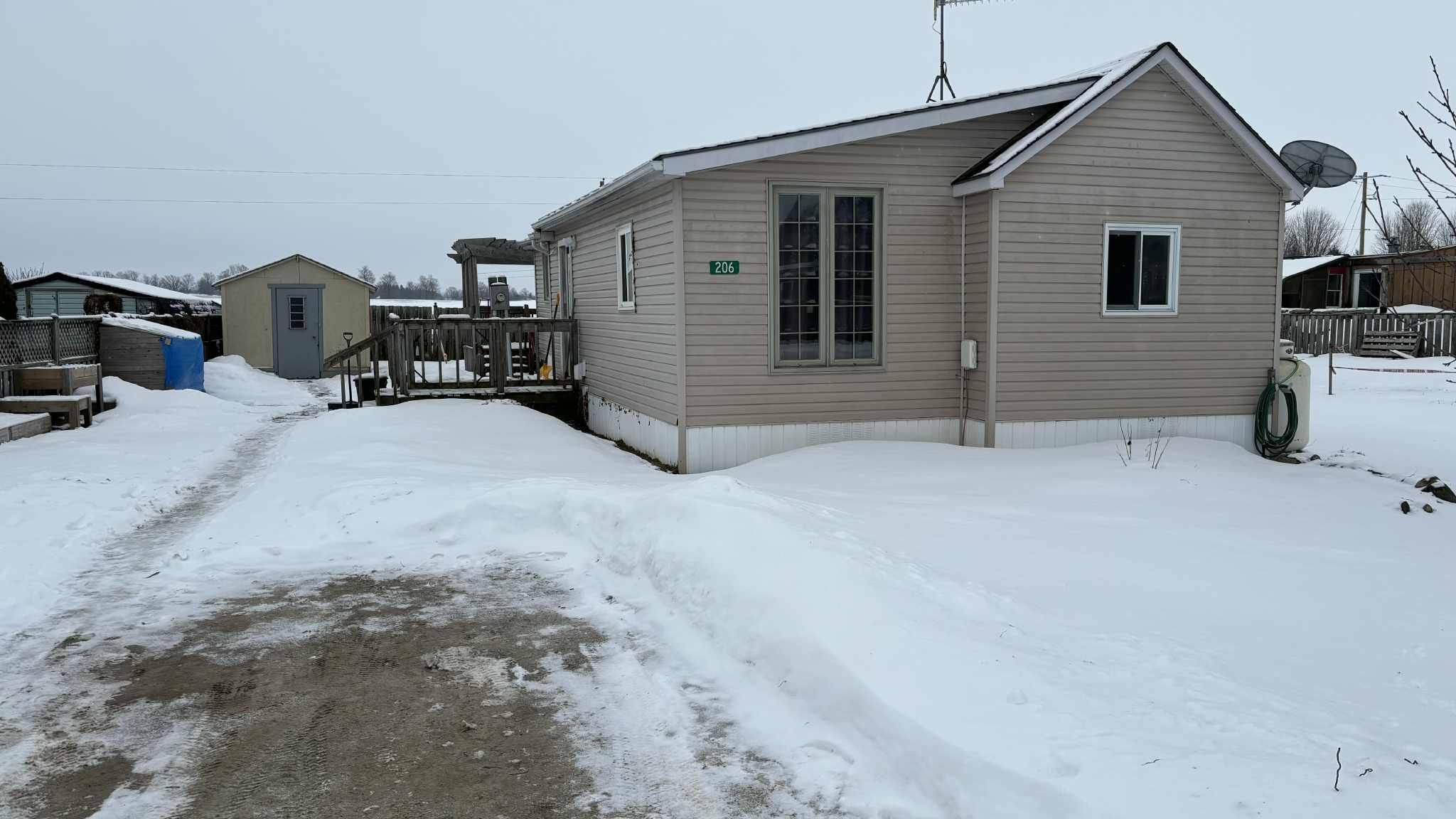 Georgian Bluffs, ON N0H 2N0,206 Grace ST E