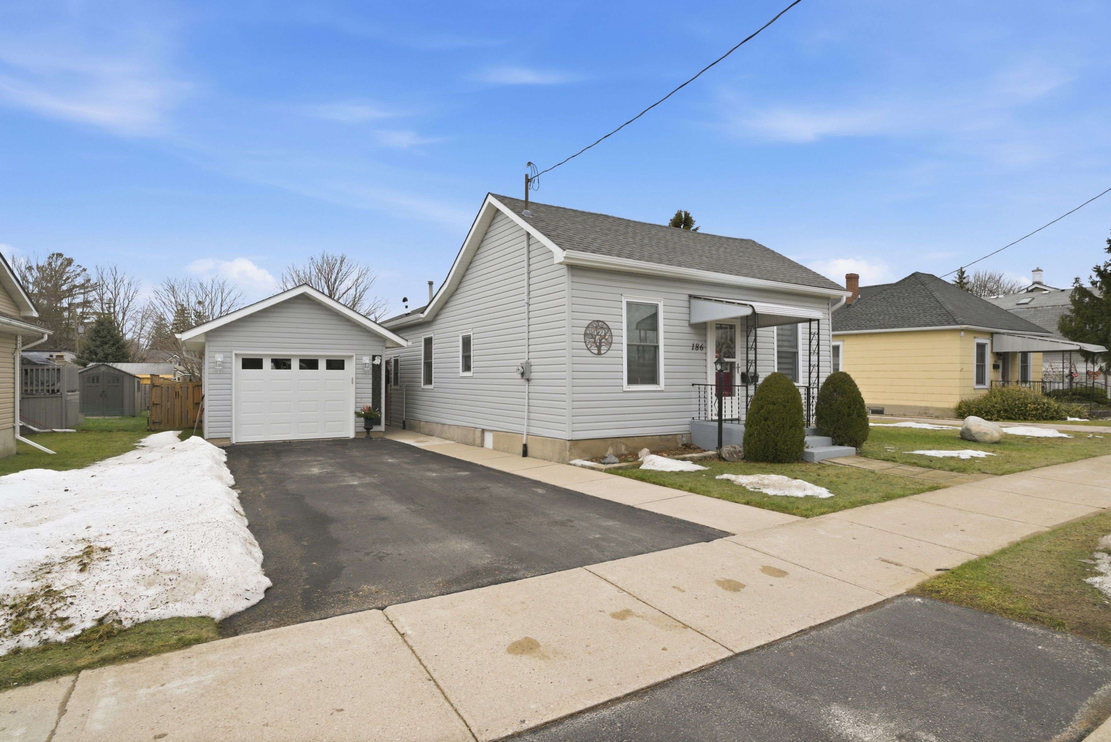 Goderich, ON N7A 3T5,186 Wellington ST S