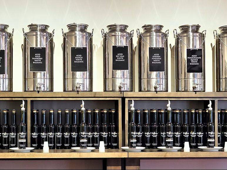 Merrickville-wolford, ON K0G 1N0,118 Wellington ST W