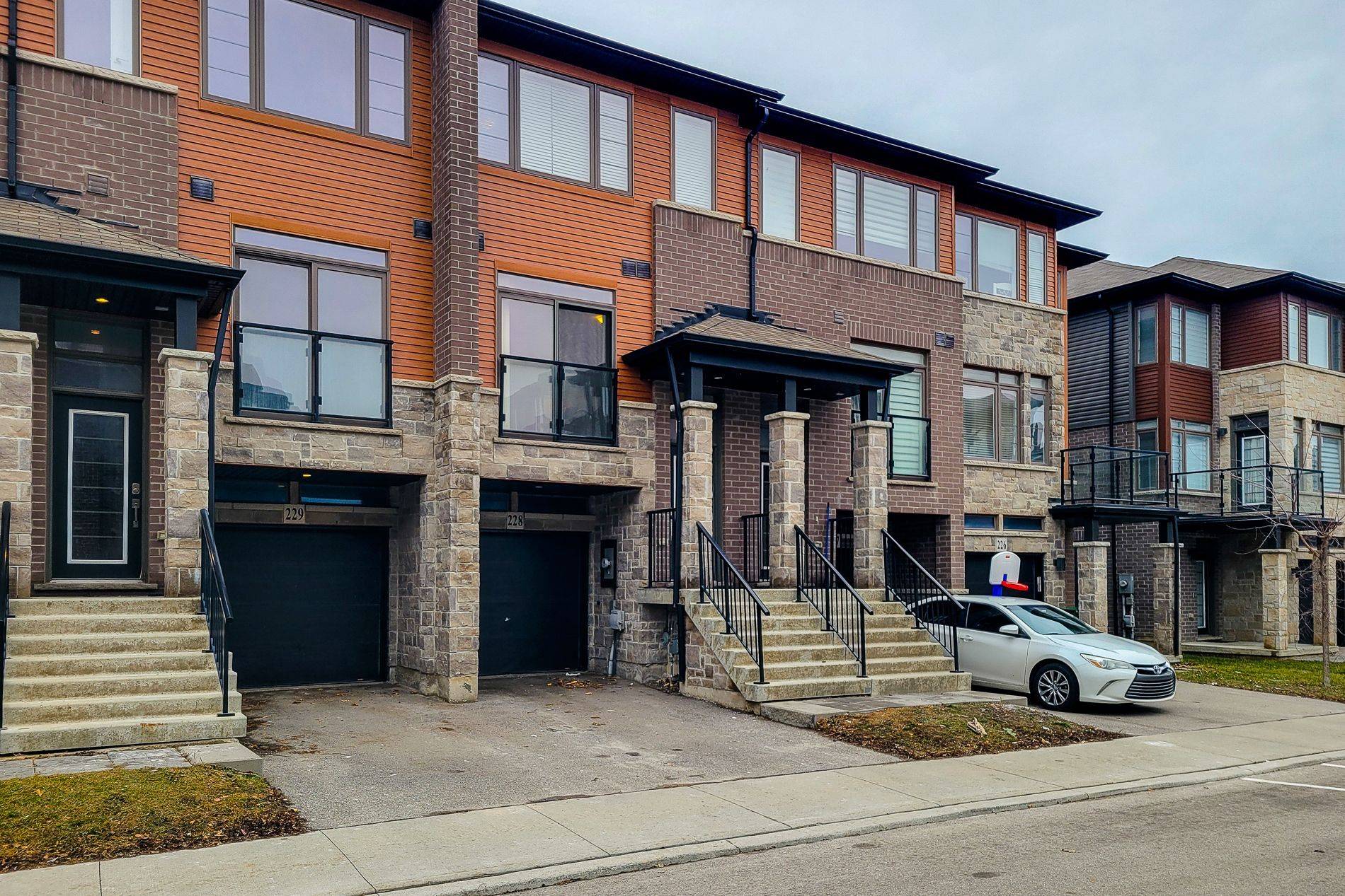 Hamilton, ON L8J 0M1,30 Times Square BLVD #228