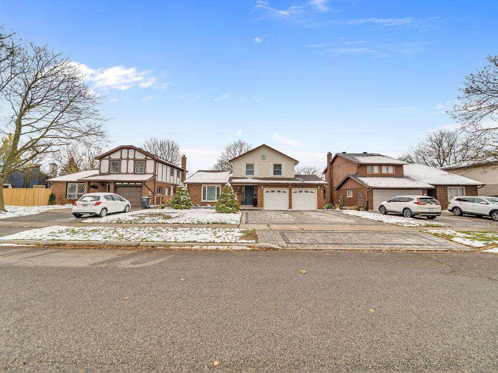 Guelph, ON N1G 3G2,305 IRONWOOD RD