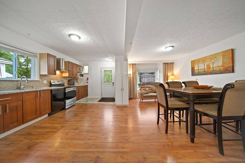 Hamilton, ON L8S 2G5,82 Whitney AVE