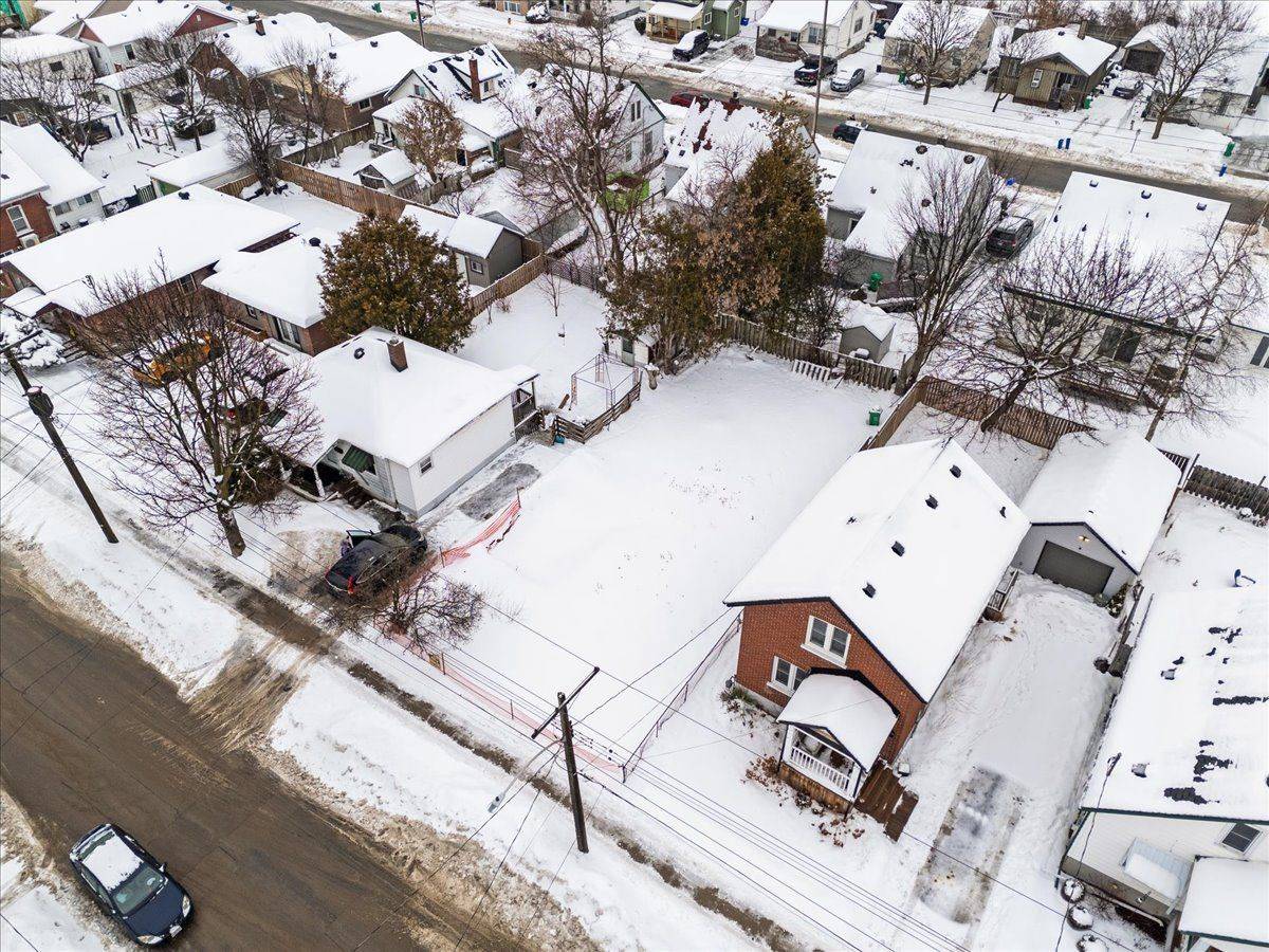 Peterborough, ON K9J 4G3,434 Edison AVE