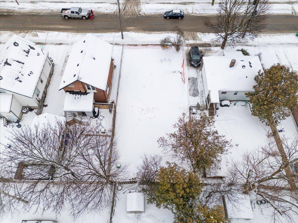 Peterborough, ON K9J 4G3,434 Edison AVE