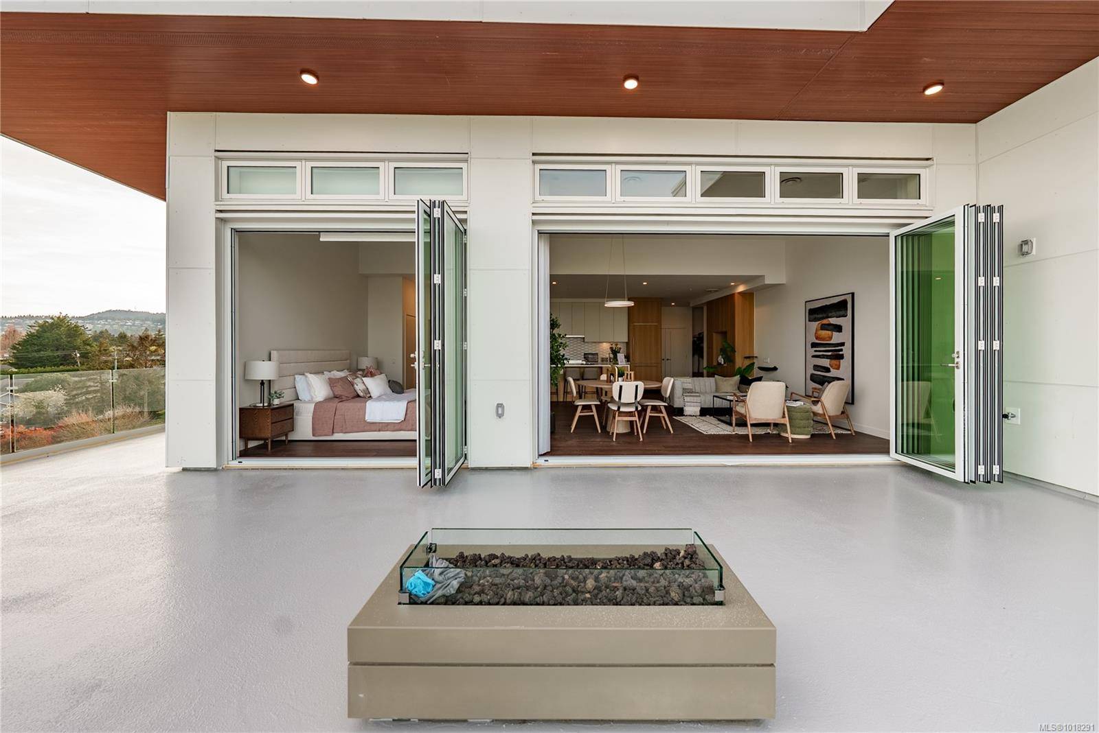 Sidney, BC V8L 2W5,9570 Fifth St #403